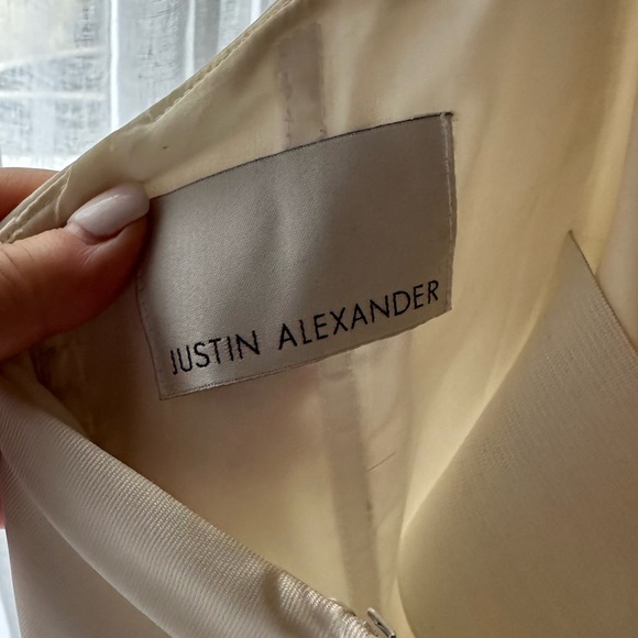 Justin Alexander mermaid style wedding gown. Worn once 2 years ago. - Picture 3 of 6
